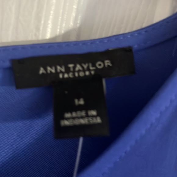Ann Taylor factory sleeveless dress in periwinkle with faux wrap and tie - Picture 7 of 12